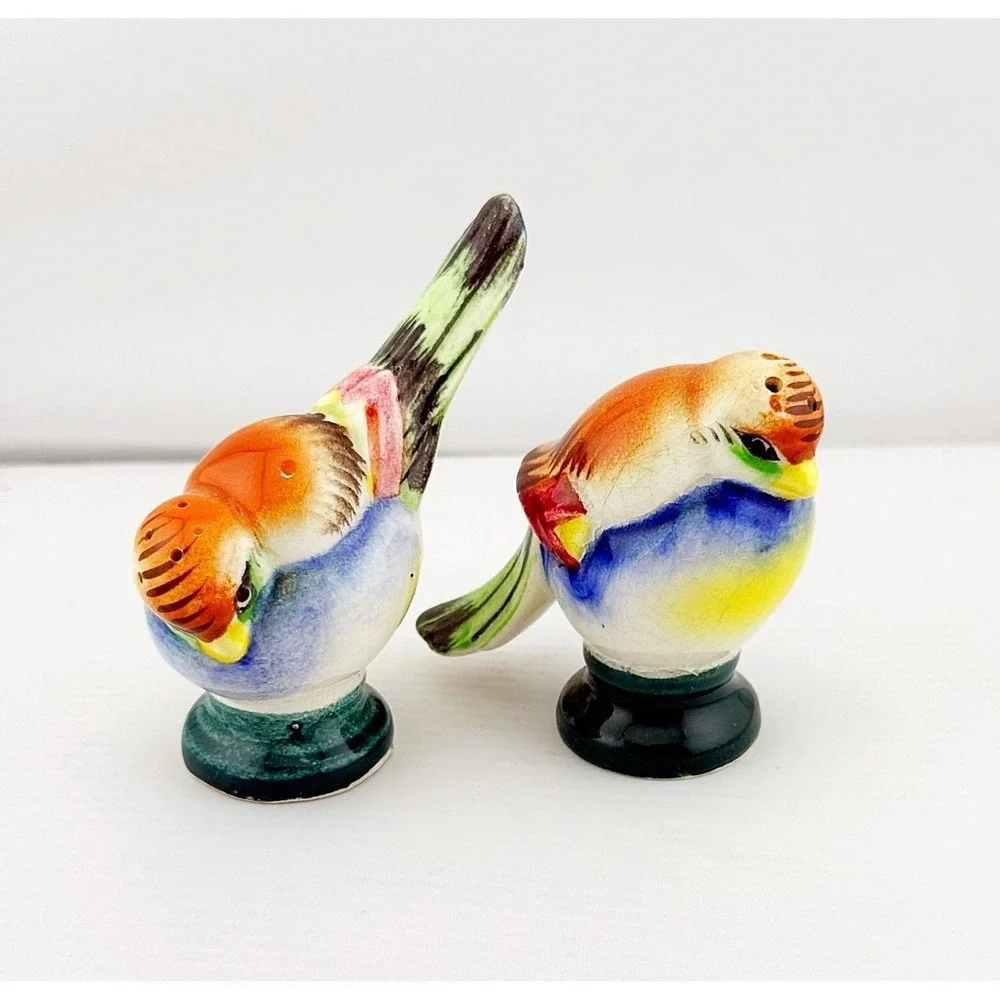 Vintage 1950's-60's Japanese hand painted birds salt & pepper shakers.